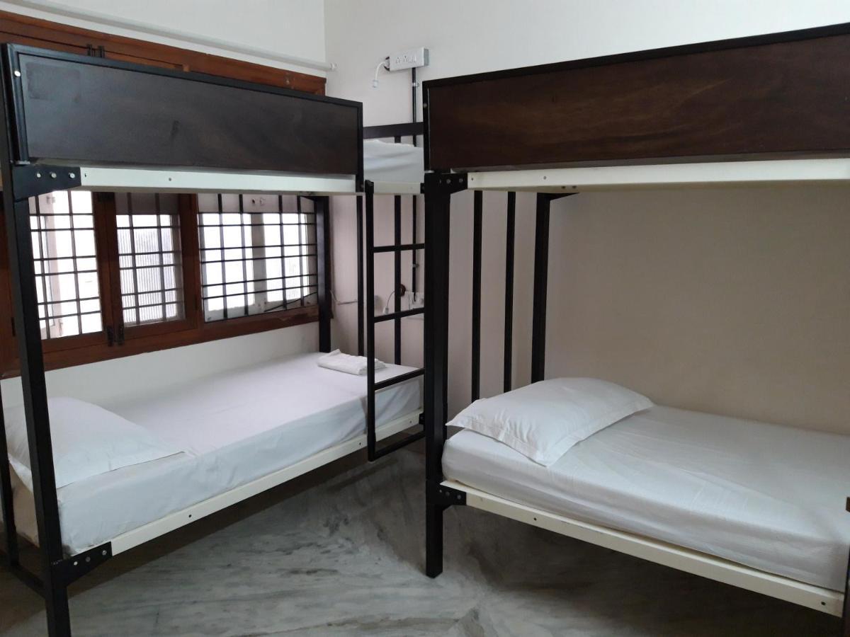 Chirpy Co-Living Space & Hostelバンガロール エクステリア 写真