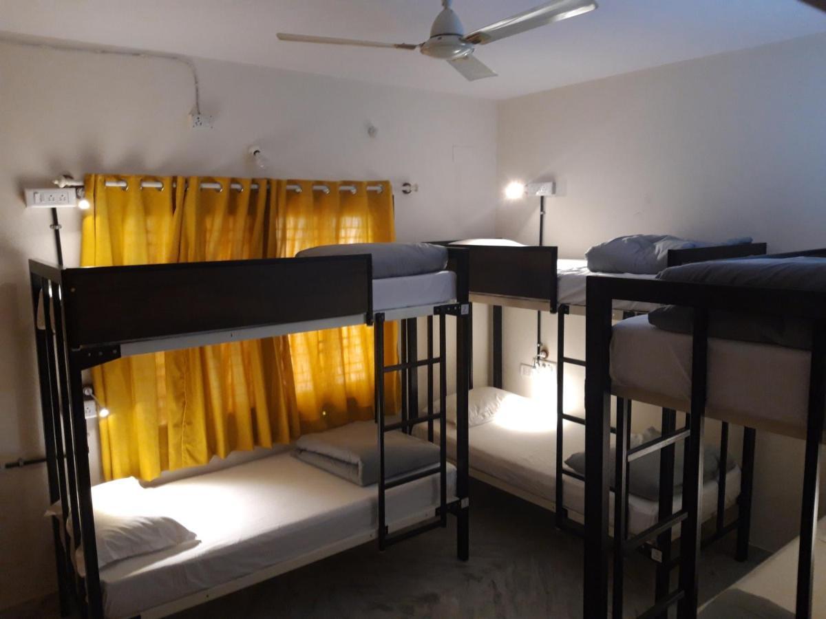 Chirpy Co-Living Space & Hostelバンガロール エクステリア 写真