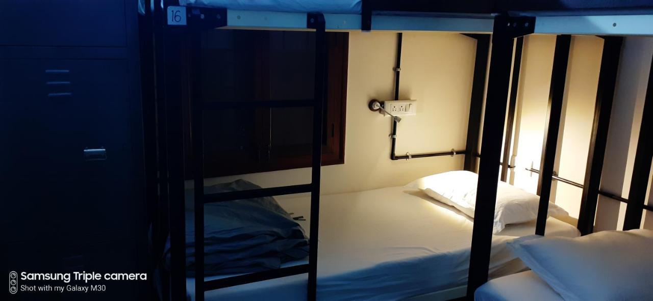 Chirpy Co-Living Space & Hostelバンガロール エクステリア 写真